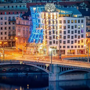 Dancing House - Tancici Dum 4* Πράγα